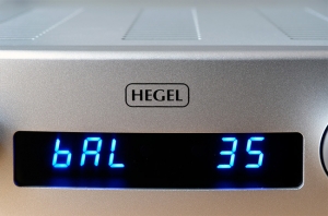 北欧デザインのスリムでウォームなプリメインアンプHEGEL『H80S』