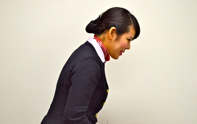 東海道新幹線の“鉄道客室乗務員”に学ぶ「接客5原則」