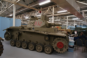 破壊されたままで回収されたドイツ軍4号戦車も復元される