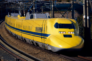 線路や電気設備を走りながら検査するので、「新幹線のドクター」と呼ばれる黄色の新幹線。