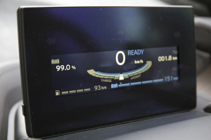 フル充電で何km走れる？新しくなったBMWの電気自動車『i3』の航続距離、走りを徹底検証