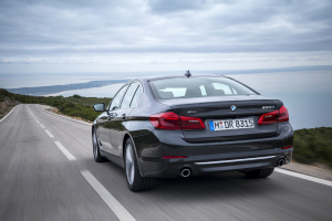 新型BMW『5シリーズ』の自動運転支援技術は何が画期的なのか？