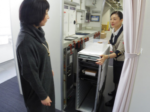 JALの客室乗務員訓練を体験！キャビンアテンダントに学ぶ「感知力・人間力」
