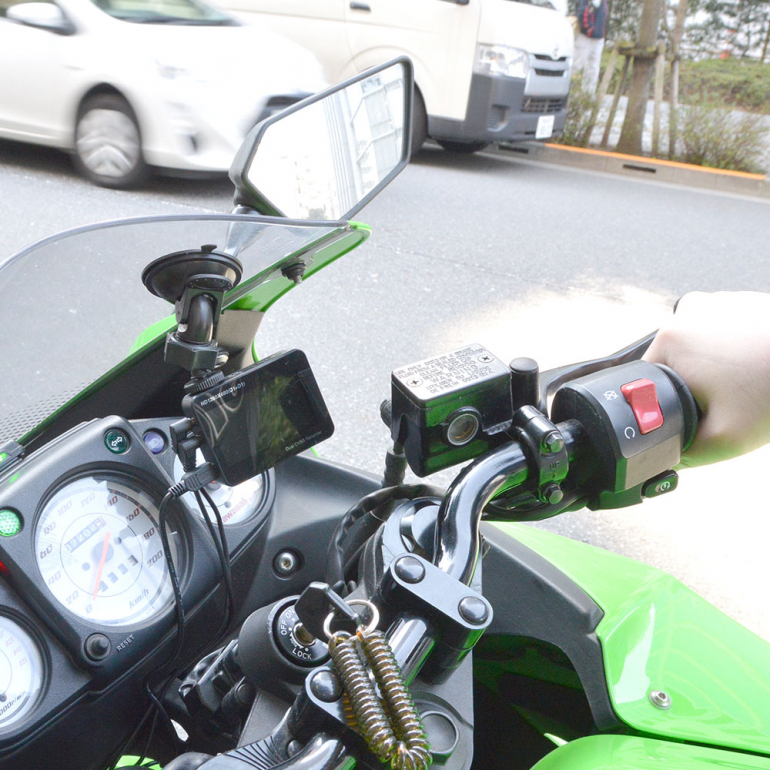 車体の前後撮影に対応したサンコーのバイク用ドライブレコーダー Dime アットダイム