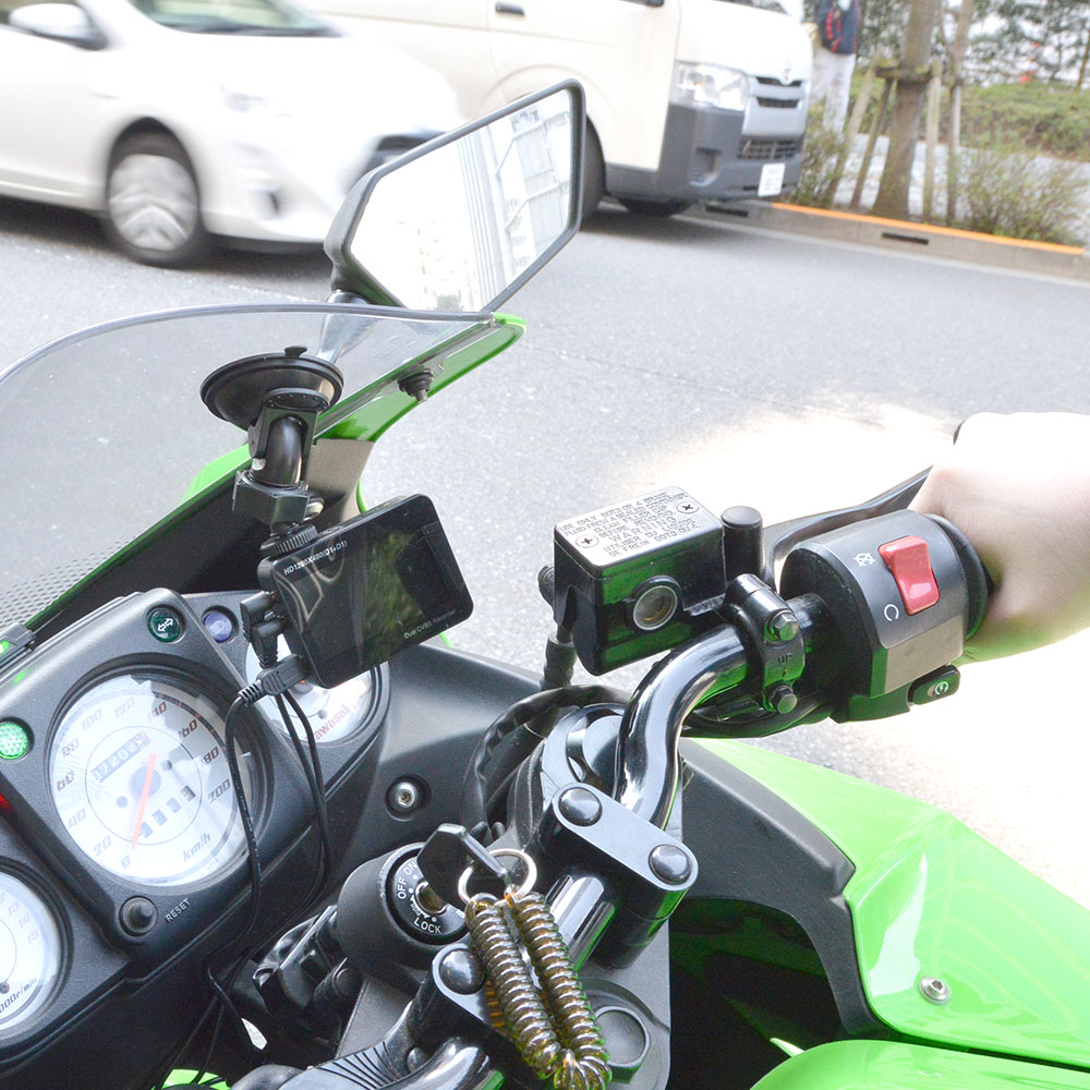 車体の前後撮影に対応したサンコーのバイク用ドライブレコーダー｜@DIME アットダイム