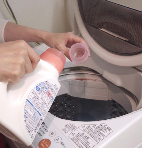 洗濯機の洗剤の量はメーカーの規定値以上に入れてはいけません。