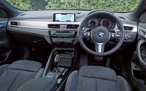 BMW『X2 xDrive20i』運転席