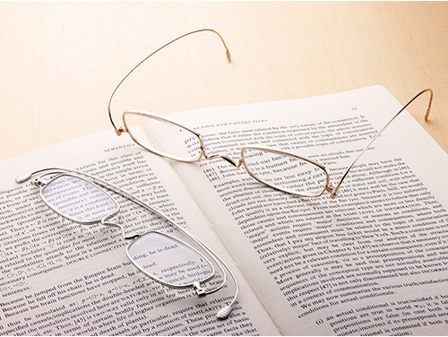 厚さわずか2mm 鯖江の眼鏡工房で作られた読書用眼鏡 ペーパーグラス Dime アットダイム
