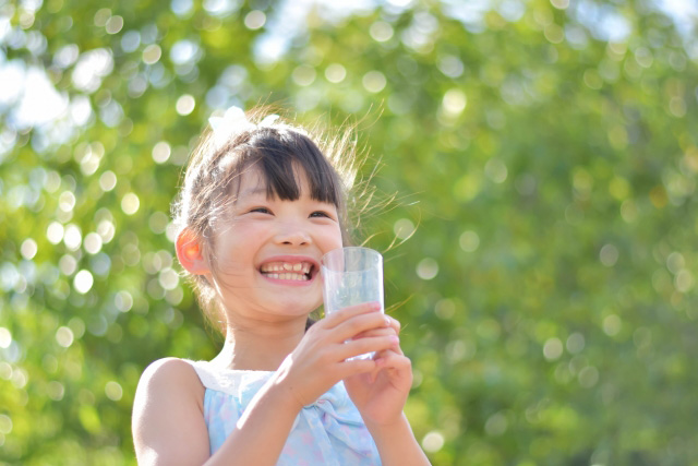 早くも猛暑 大人より子どもの水分補給が重要な理由と上手な飲ませ方 Dime アットダイム