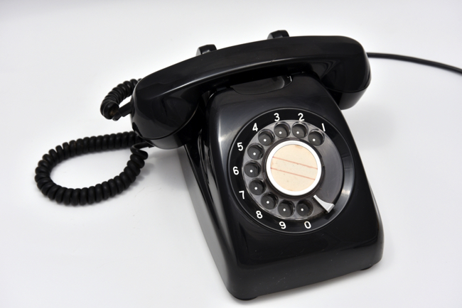 昔の電話機はこれだった みんなが使っていた黒電話と赤電話 Dime アットダイム