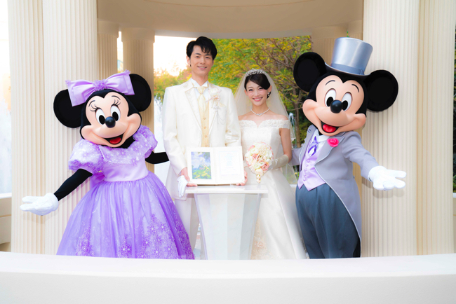シンデレラ城で挙式 ミッキーとミニーがケーキ入刀 東京ディズニーランドと東京ディズニーシーの結婚式の費用は Dime アットダイム