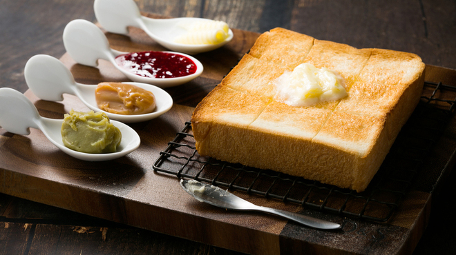 専門店からカフェ併設型まで 素材にこだわり抜いた大阪の高級食パンの人気店10選 Dime アットダイム
