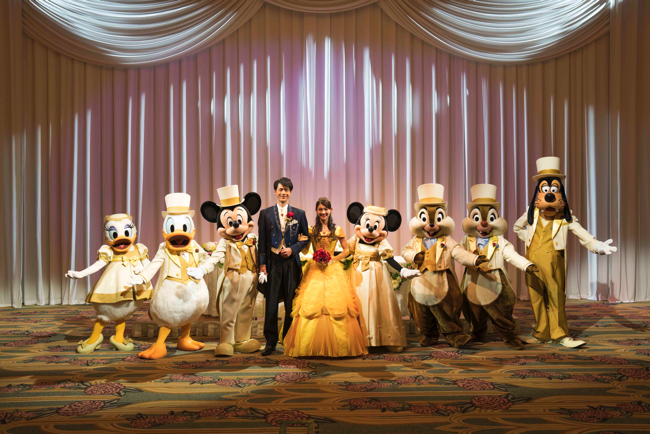 シンデレラ城で挙式 ミッキーとミニーがケーキ入刀 東京ディズニーランドと東京ディズニーシーの結婚式の費用は Dime アットダイム