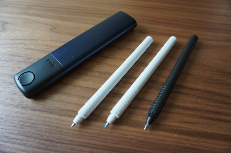 ありそうでなかった 3本のボールペンがミニマムに収まる三菱鉛筆のペンケース ユニボール R E Dime アットダイム
