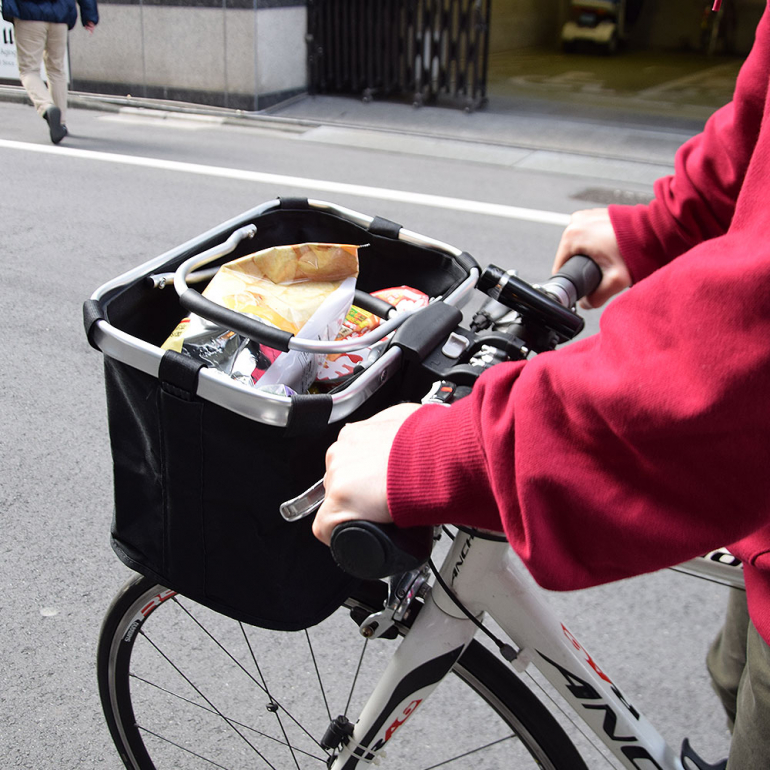 クロスバイクやロードバイクで荷物を運ぶ時に便利 簡単に脱着できるサンコーの自転車用カゴ Dime アットダイム