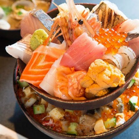 ランチ限定からデカ盛りまで 東京のおいしい海鮮丼が食べられる人気店