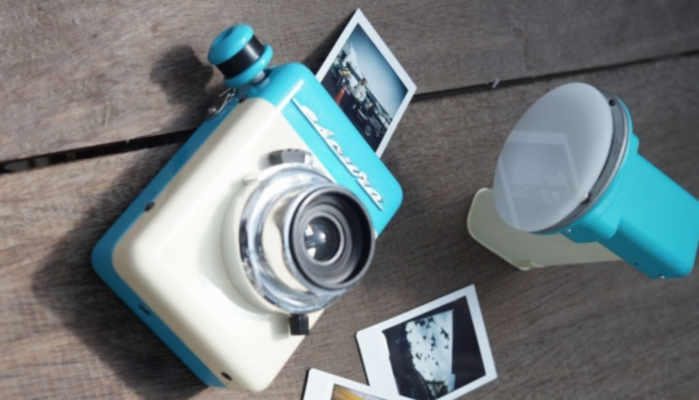 チェキ用のフィルムが使える 電源不要の60年代ビンテージ風インスタントカメラ Escura Instant 60s Dime アットダイム