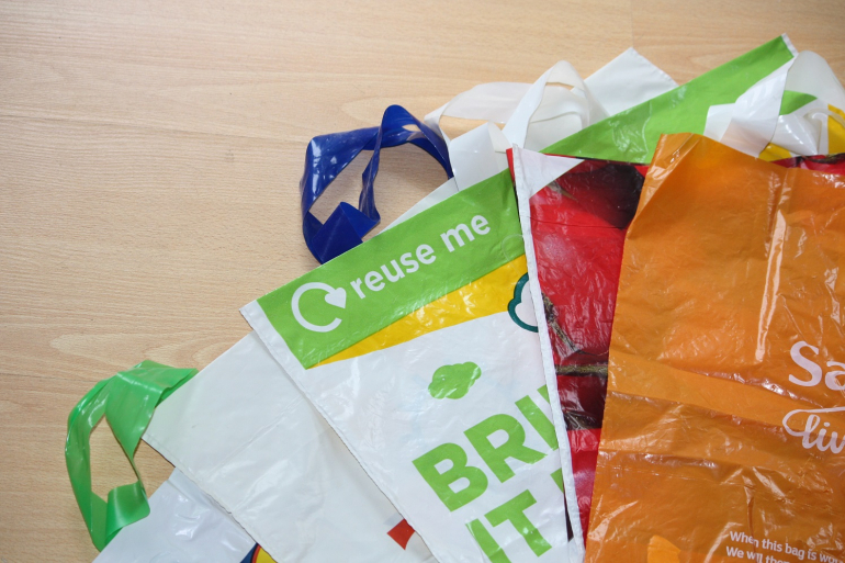 レジ袋有料化から5年たったイギリスは プラスチックゴミの削減に成功したのか Dime アットダイム