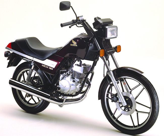 今も昔もカッコいいスタイルはそのまま 19年に発売されたホンダの50ccカスタムバイク Mcx50 Dime アットダイム