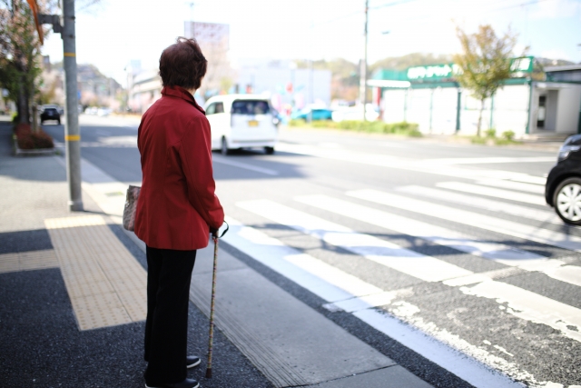 信号機のない横断歩道に歩行者がいても一時停止をしないドライバーは8割 Jaf調査 Dime アットダイム