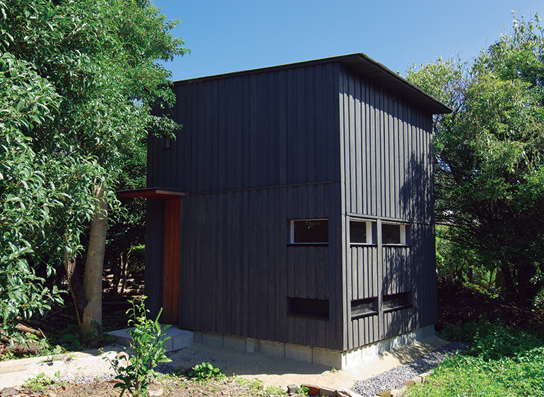 川﨑義則設計所『セルフビルドで建てた小屋／The Barn at Fujinoki（藤木の小屋）』