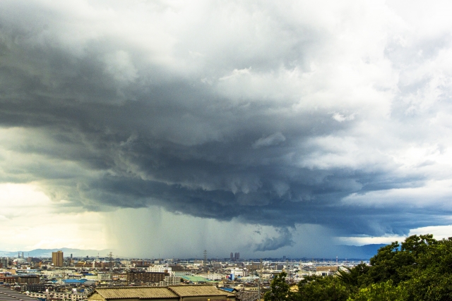 1000人に聞いた最近気になっている自然現象top3 3位地震 2位ゲリラ豪雨 線状降水帯の発生 1位は Dime アットダイム