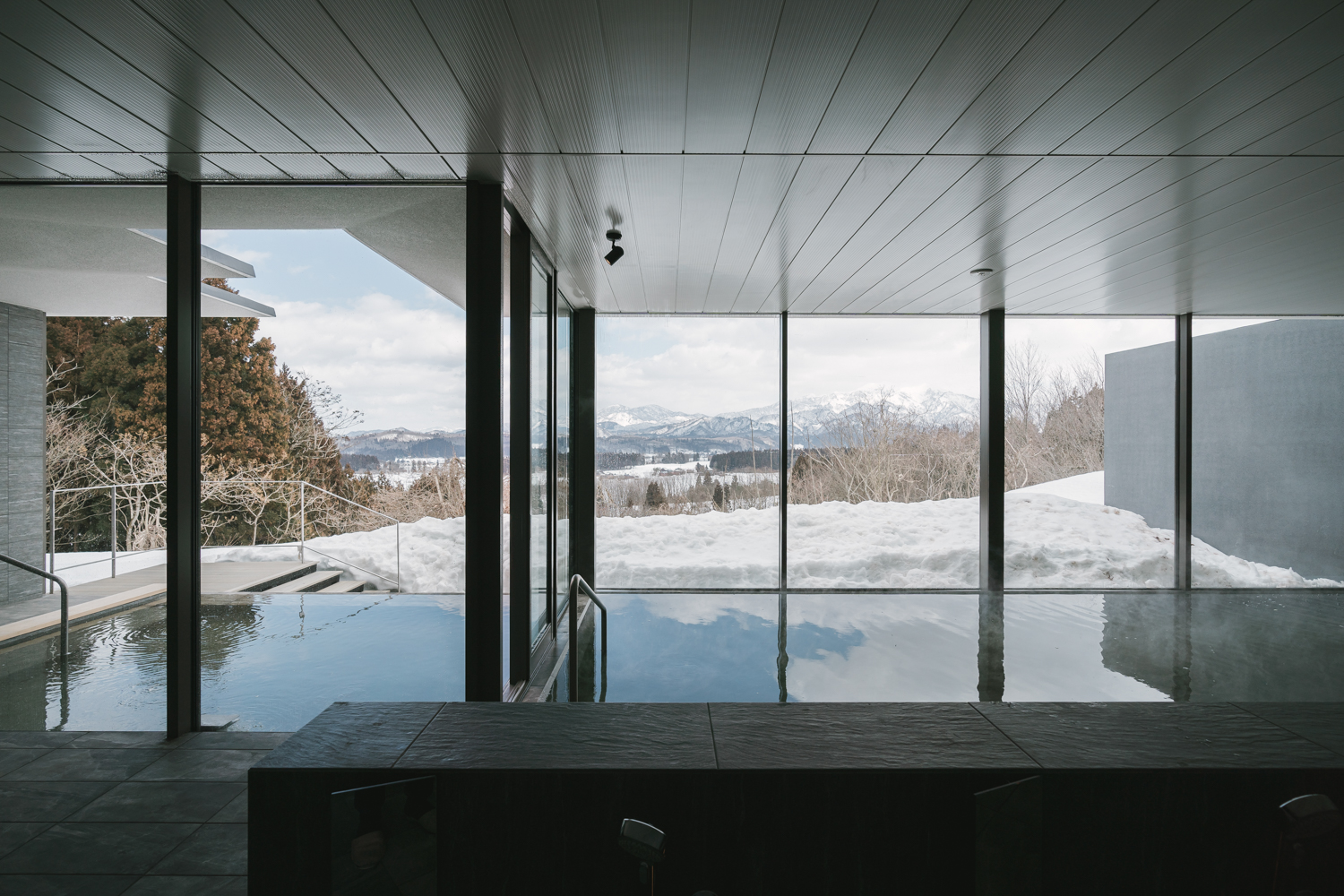 スノーピークが新潟本社に初の温浴施設中心の複合型リゾート「Snow