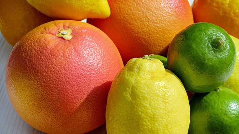グレープフルーツなどの柑橘系果物
