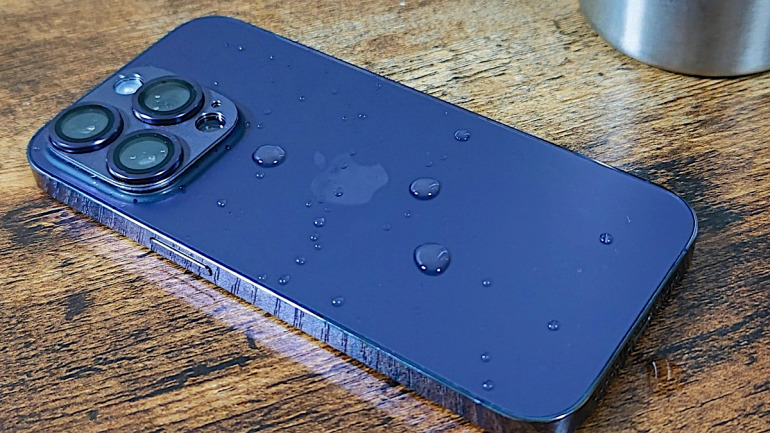 濡れたらどうする？iPhone 13、iPhone 14シリーズの防水性能と水没した時の対処法