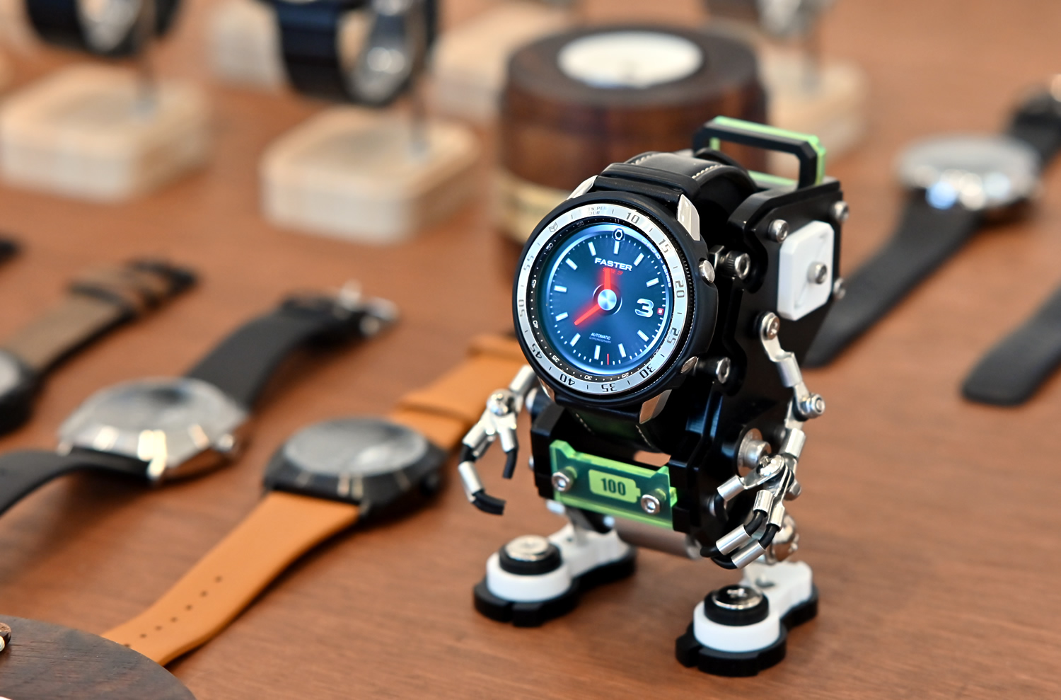 圧倒的な存在感！Apple Watchを近未来ロボットに変身させるウォッチ ...