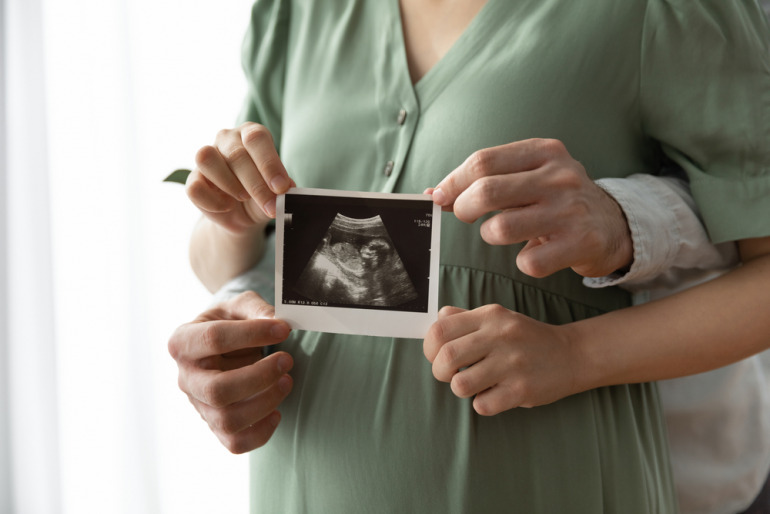 妊娠によって女性の老化が早まる可能性、コロンビア大学エイジング・センター研究報告