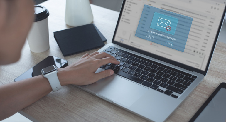 Outlookの自動返信を設定する方法と3つの注意点