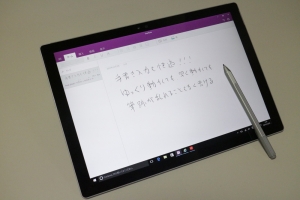 付属のデジタイザペンでの手書き入力は思いのほか快適