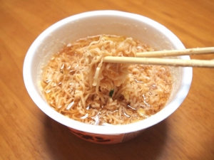 災害に備える！カップラーメンを水で作るとどうなるかを検証