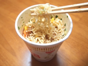 災害に備える！カップラーメンを水で作るとどうなるかを検証