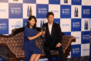 女優の井上真央さんと俳優の玉木宏さん