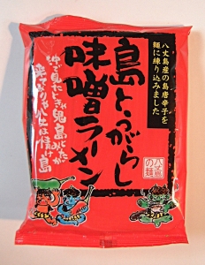 羽田空港に登場したインスタントラーメンの自動販売機＆小林製麺工業「福岡とまとラーメン」