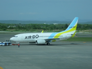 飛行機の中でも「HAPPY HOUR」!?札幌行くならAIRDOの平日夕方以降を狙え！