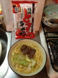 羽田空港に登場したインスタントラーメンの自動販売機＆小林製麺工業「福岡とまとラーメン」