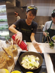 サラダなのにがっつり飯!?「GREEN BROTHERS」のサラダは驚きのボリューム感