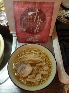 北海道のラーメンと言えば「すみれ」！現地で買った袋麺とコンビニカップ麺どっちの再現度が高い？