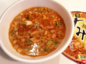 北海道のラーメンと言えば「すみれ」！現地で買った袋麺とコンビニカップ麺どっちの再現度が高い？