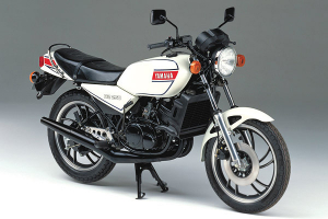 なぜ'80年代に250cc４気筒レーサーレプリカが生まれ、みな熱狂したのか？