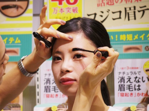 塗ってはがすだけで「ナチュ眉」が作れる、2016年のヒット商品「フジコ-眉ティント」ってなんだ？