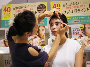 塗ってはがすだけで「ナチュ眉」が作れる、2016年のヒット商品「フジコ-眉ティント」ってなんだ？