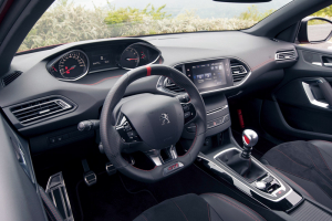 プジョー『308 GTi 270 by PEUGEOT SPORT』運転席