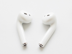 その見た目から、賛否両論を巻き起こしたAirPods