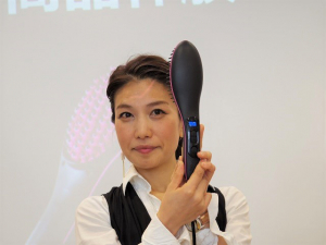 ブラシでとかすだけでストレートヘアが作れる「シンプリ―ストレート」は不器用な人でも簡単にスタイリングができる