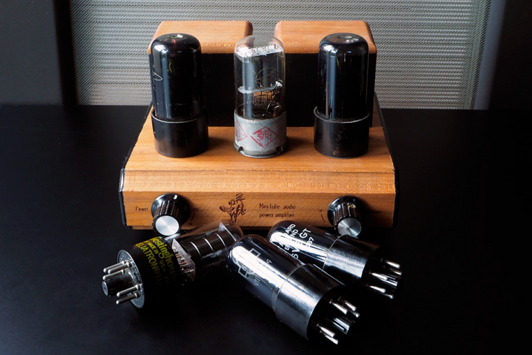 デスクトップで楽しめるDouk Audioの真空管アンプ『Vintage Mini Tube Power  Amplifier』が奏でる癒しの音｜@DIME アットダイム