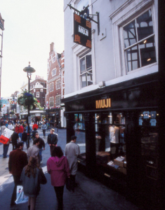 ロンドンに海外第1号店出店